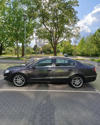 Volkswagen Passat cena 13000 przebieg: 261201, rok produkcji 2005 z Szczecin małe 121